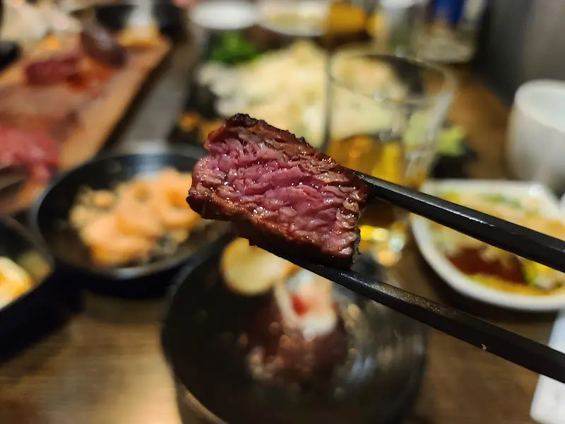 잘 구워진 소고기