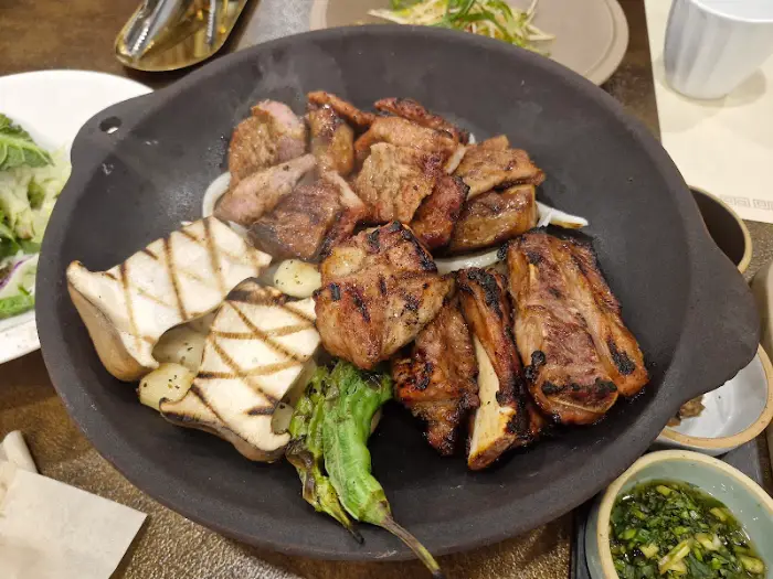 먹음직스럽게 구워진 석갈비