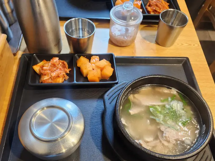 편백수육국밥정식 구성