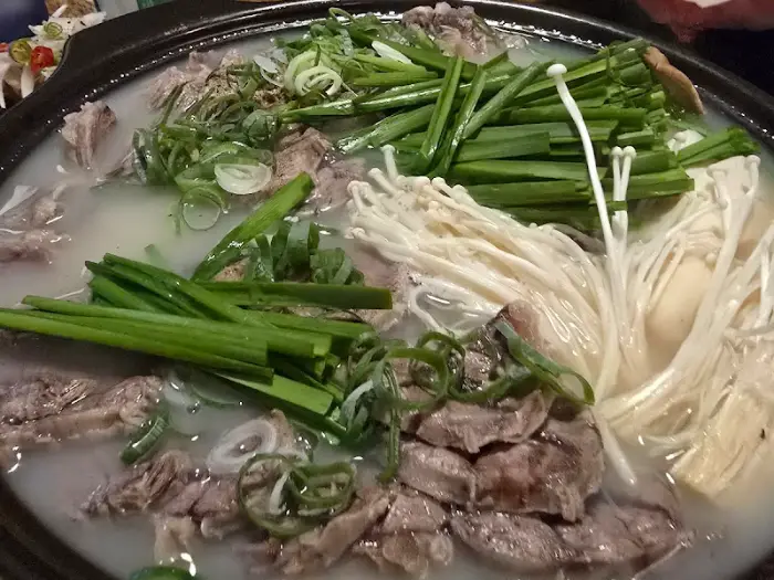 푸짐한 해물탕 또는 찌개