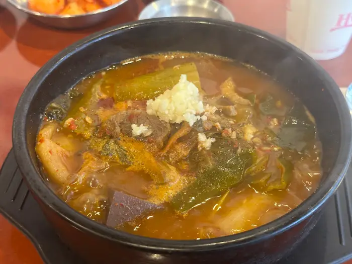 특 해장국 속 재료들