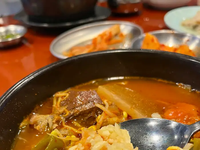 해장국 속 시래기와 고기