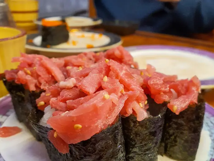 큼직한 참치 군함말이