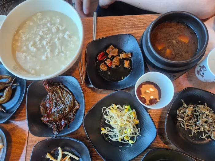 다양한 반찬 구성