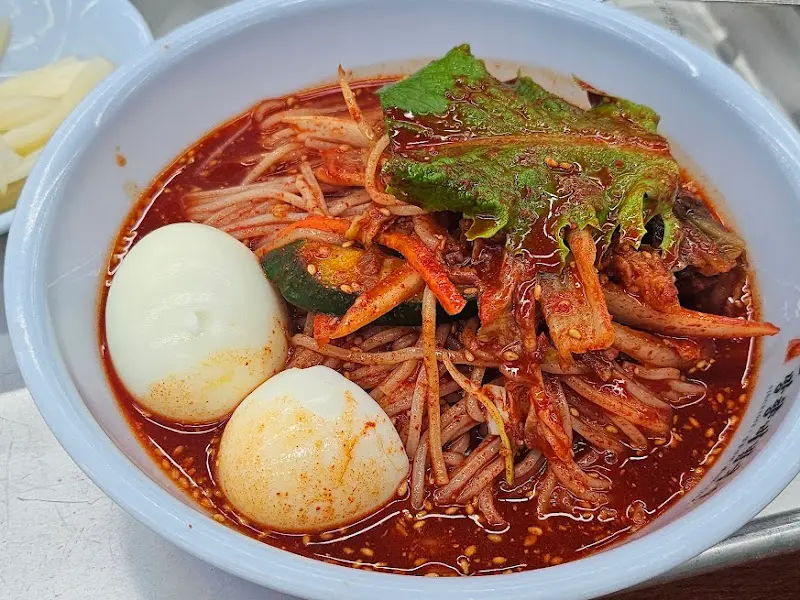 매콤달콤 비빔국수