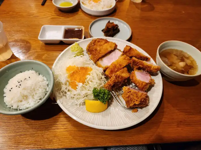돈까스와 대창덮밥