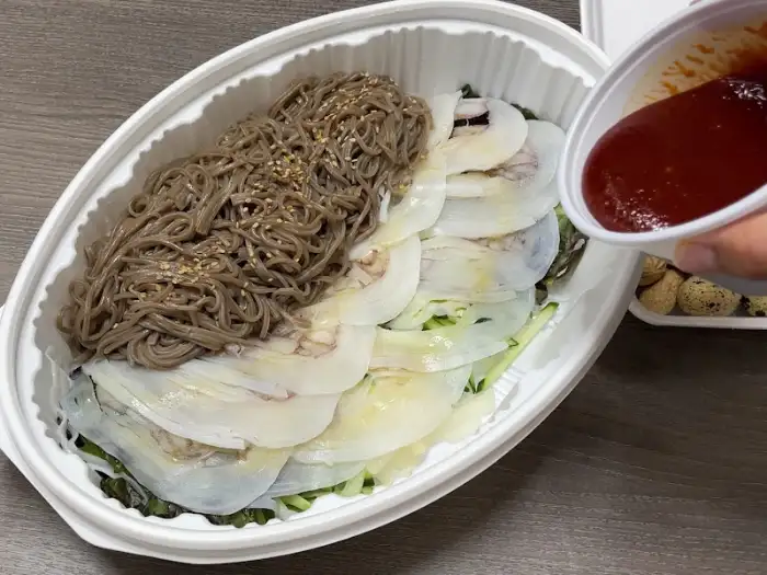 한치와 메밀면, 소스