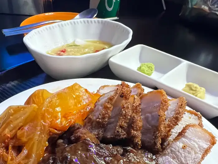 마늘 보쌈과 곁들임