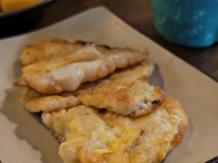 담백하게 부쳐진 육전