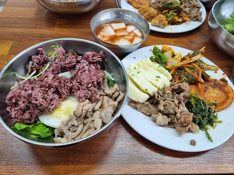 푸짐한 삼겹살 비빔밥