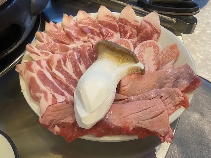 다양한 특수부위와 큼직한 새송이버섯