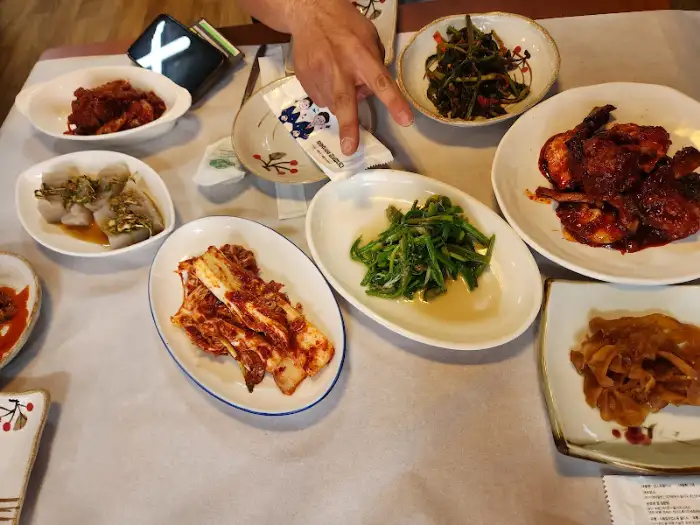 정성스러운 밑반찬들