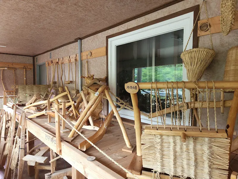 옛 농기구들을 활용한 인테리어