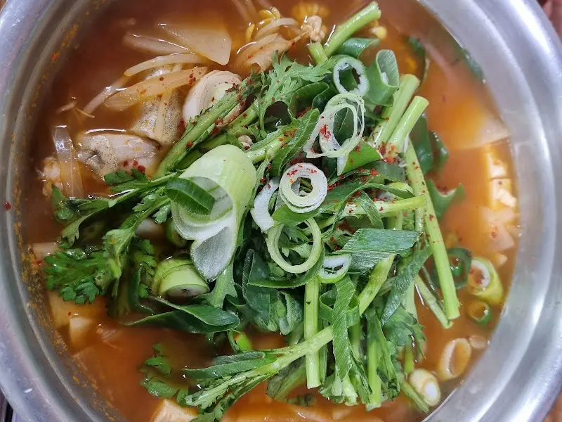 싱싱한 채소가 듬뿍 들어간 대구탕