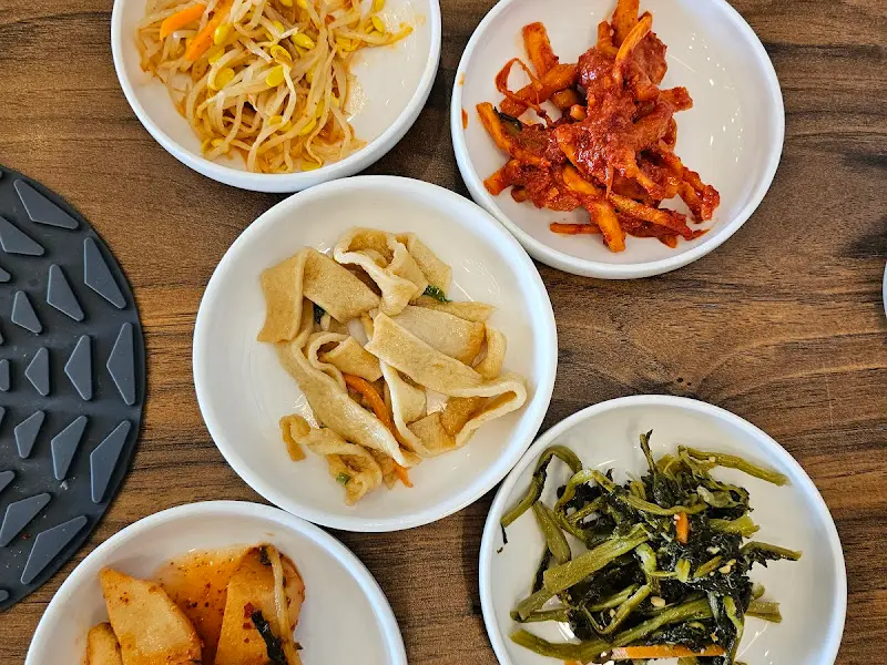 다양한 종류의 밑반찬