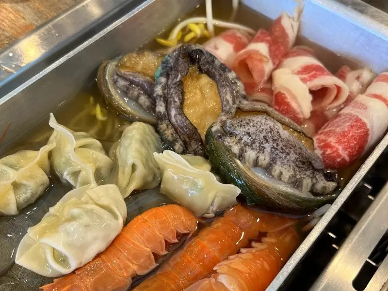 해물 가득한 칼국수