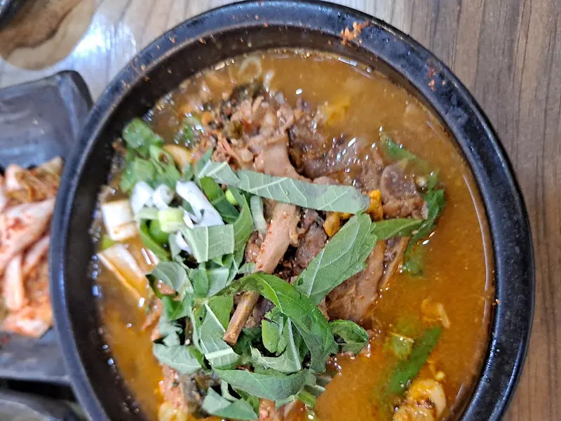 보글보글 끓는 김치찌개