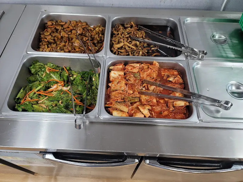 김치, 콩나물 등 다양한 반찬