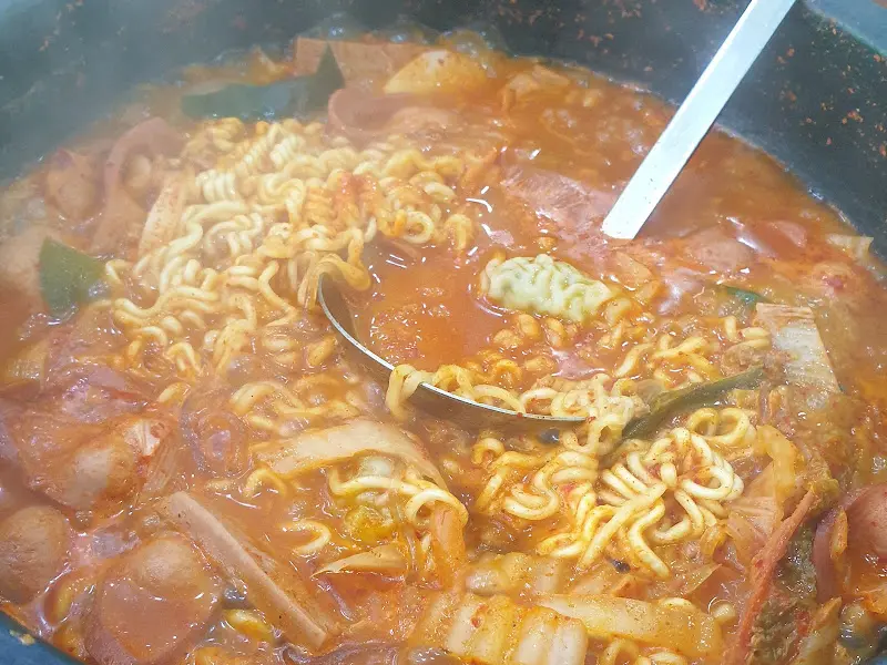 돌부대찌개 푸짐한 양