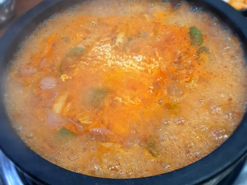 돌부대찌개