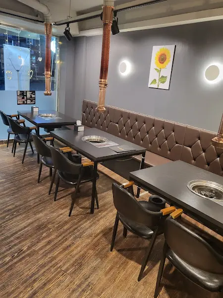 제주 돈(豚)집 내부 전경