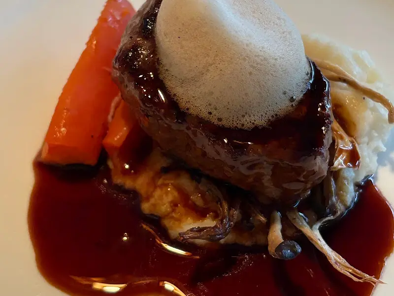 앙뜨레누보 스테이크 근접샷