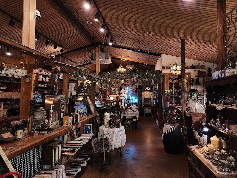 앤티크한 분위기의 카페 내부