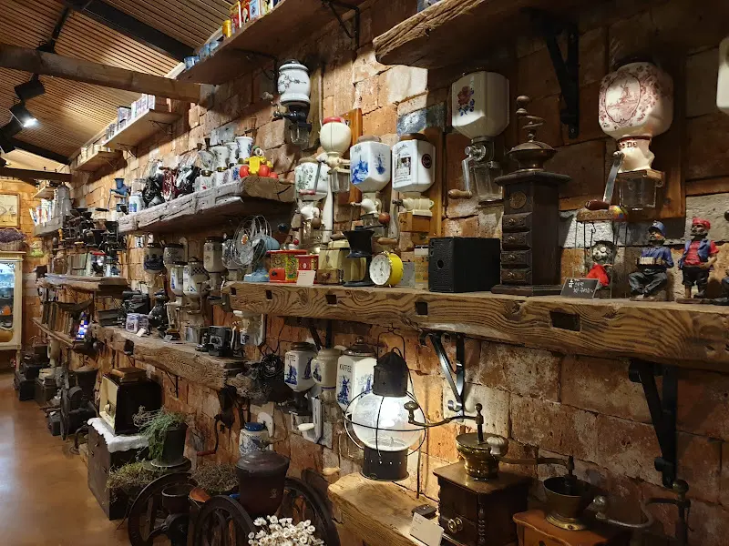 카페 내부의 아기자기한 소품들