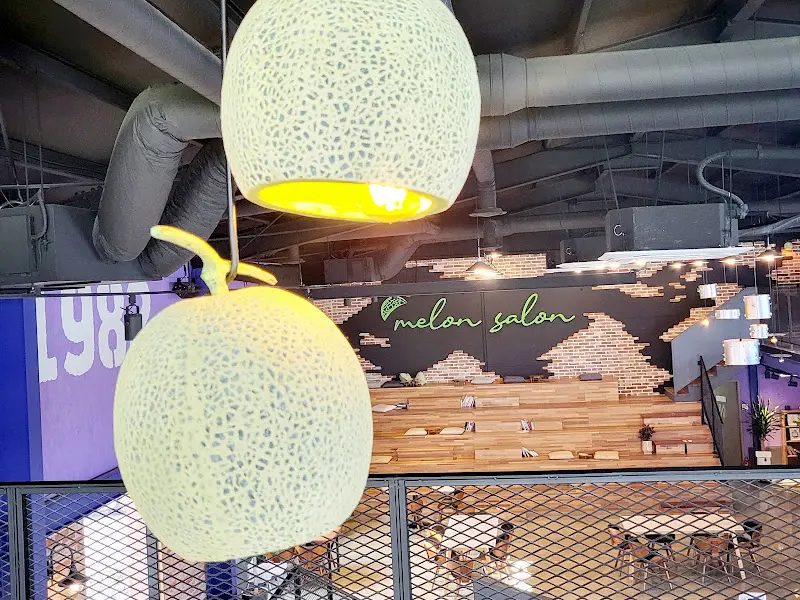 멜론살롱 멜론 조명