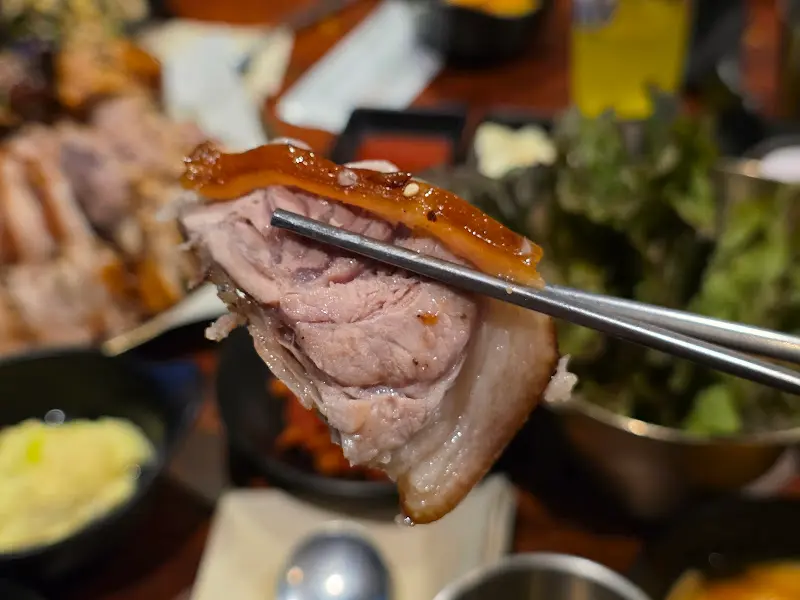 윤기가 좔좔 흐르는 보쌈