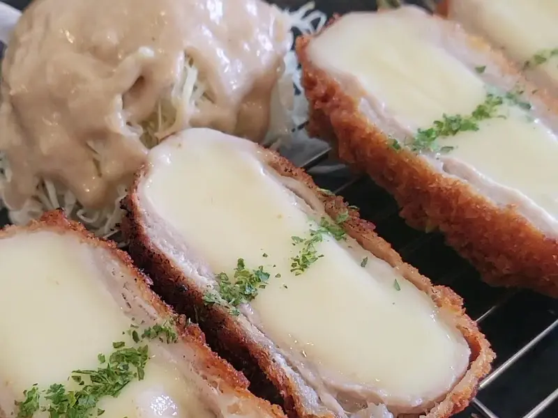 치즈카츠의 단면