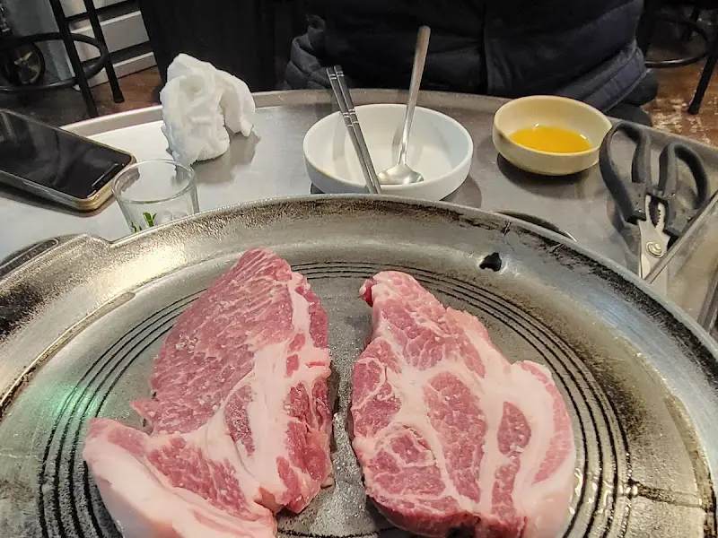 신선함이 느껴지는 주먹고기