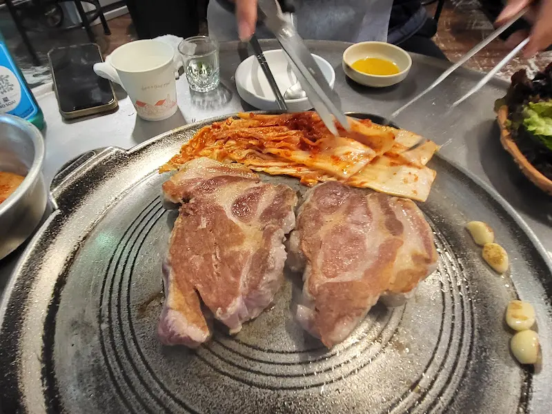 김치와 함께 구워먹는 주먹고기