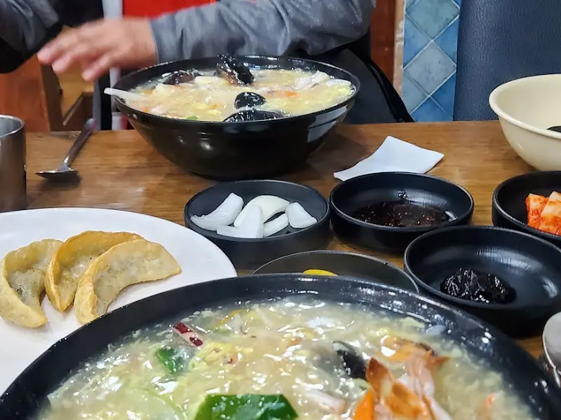 쟁반짜장의 푸짐한 비주얼