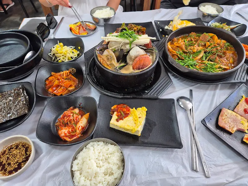 푸짐한 해물뚝배기 한 상