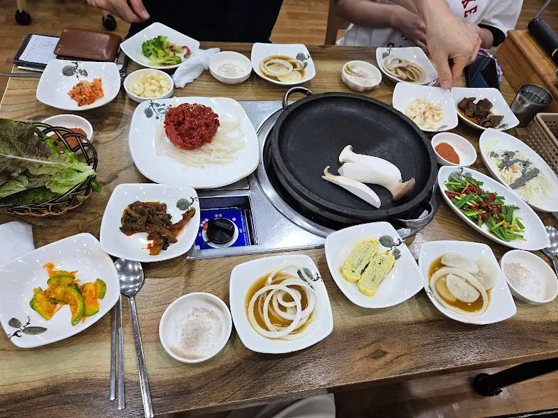 정갈하게 차려진 밑반찬