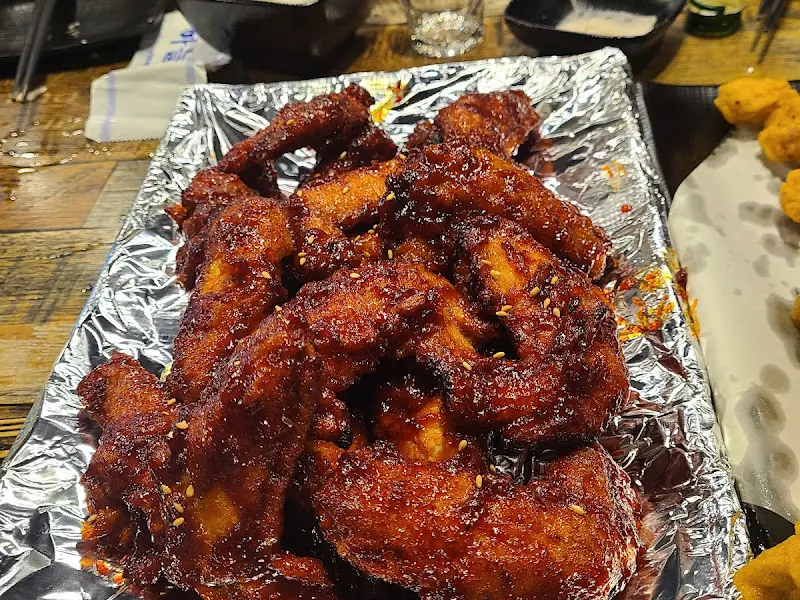 얼큰이 치킨 접사