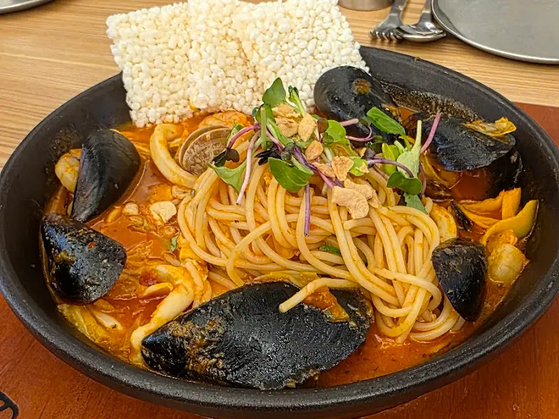 항아리 누룽지 해산물 파스타