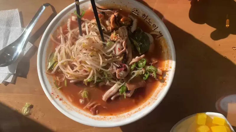 매운 해물 쌀국수