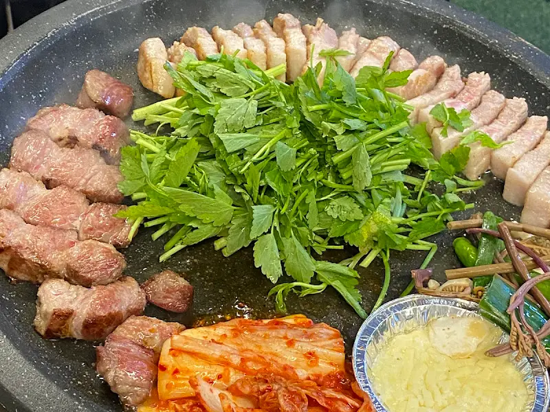 미나리와 삼겹살의 환상적인 조합