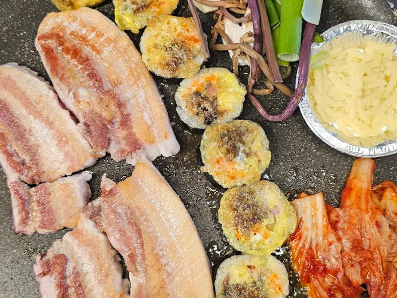 맛있는 삼겹살과 김치