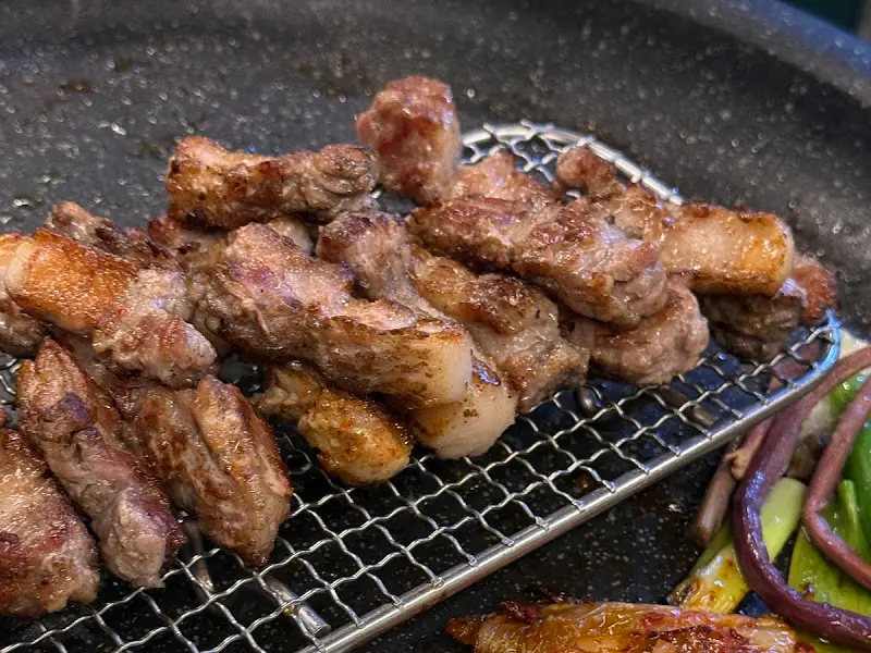 잘 구워진 삼겹살