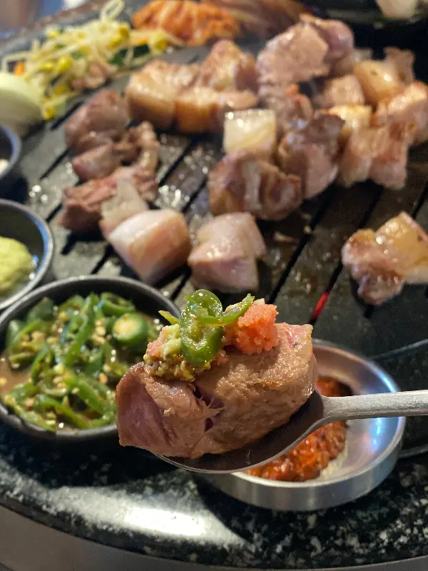 숟가락 위에 올려주는 첫 점