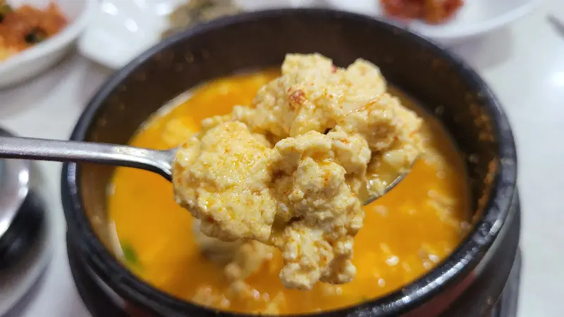 숟가락으로 떠먹는 순두부