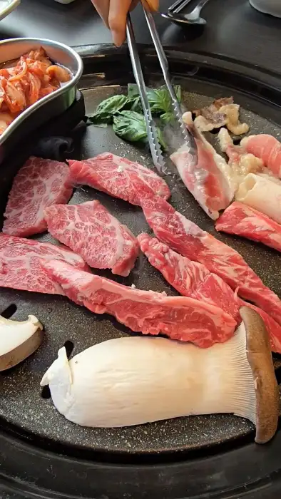 불판 위 고기