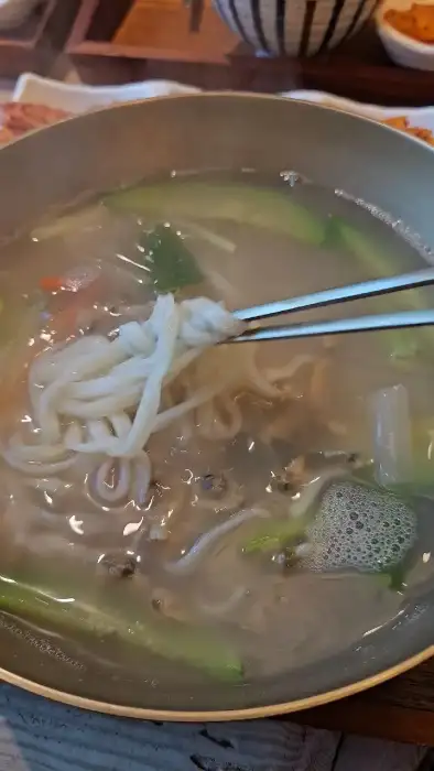 바지락칼국수 근접샷