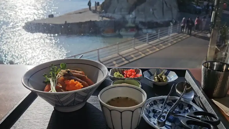 명자에서 바라본 바다 풍경