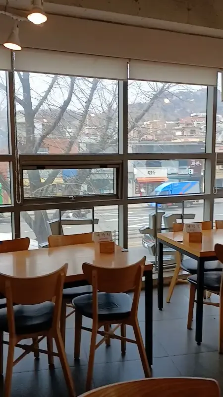 대선칼국수 창밖 풍경