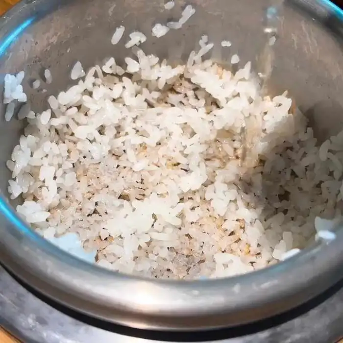 갓 지은 솥밥