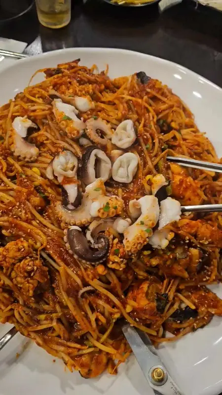 해물과 콩나물이 가득한 해물찜